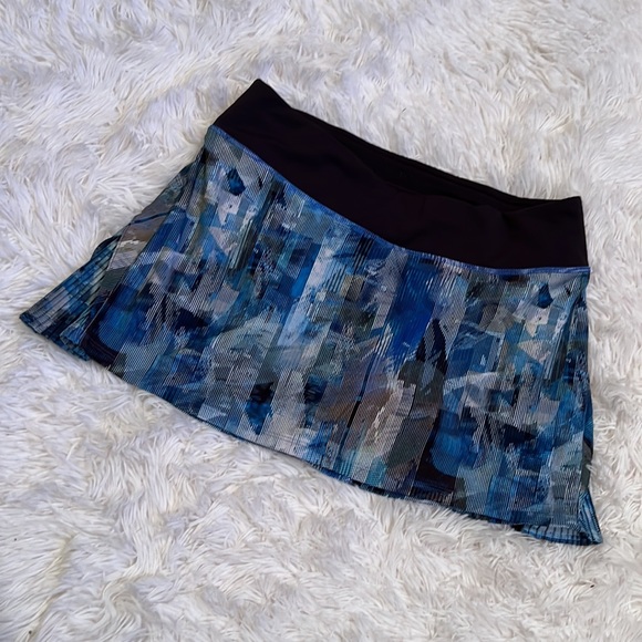 Lululemon Play of the pleats skort size 6 - Picture 3 of 9